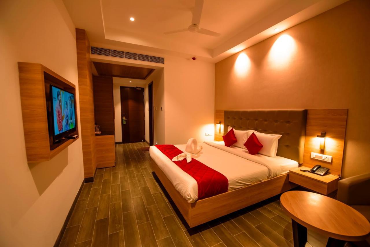 Hotel Annamalai Bahur Buitenkant foto