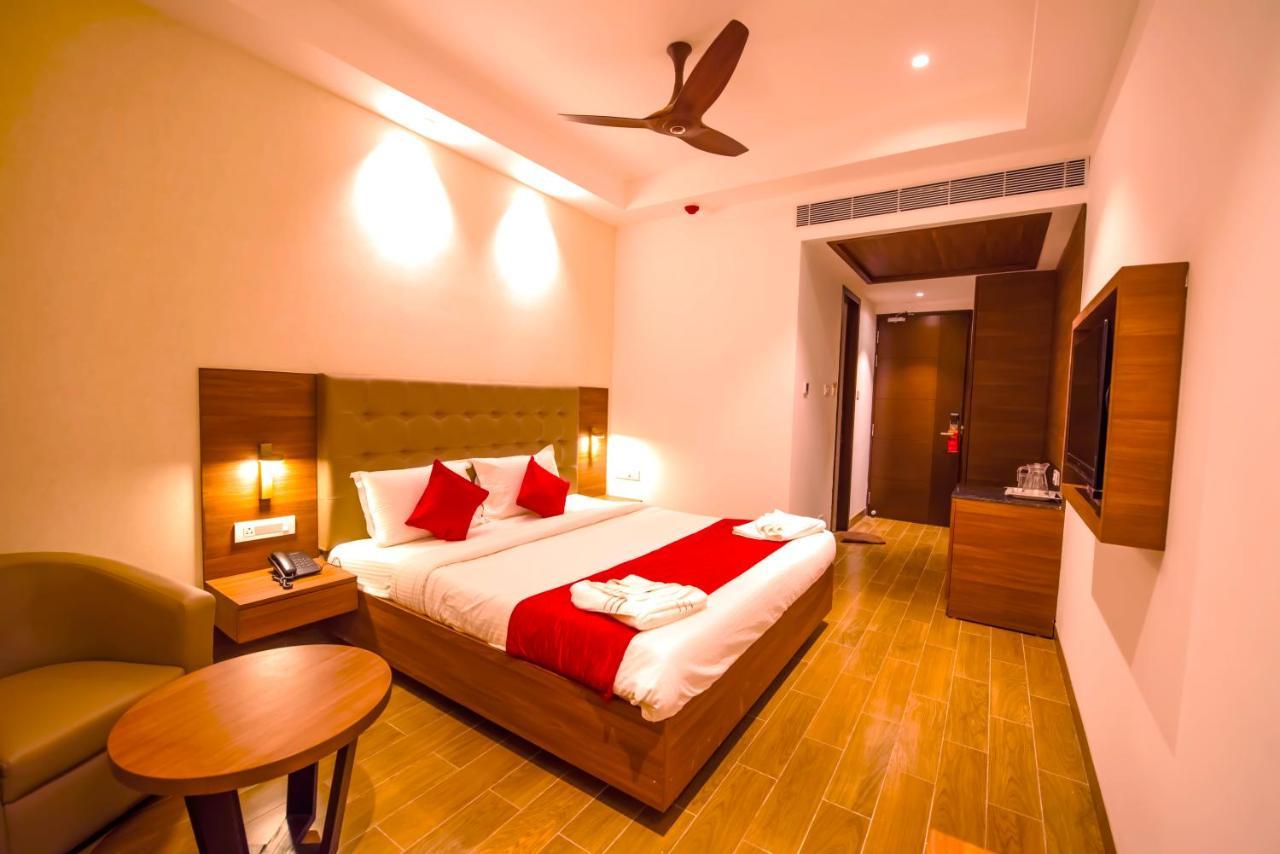 Hotel Annamalai Bahur Buitenkant foto