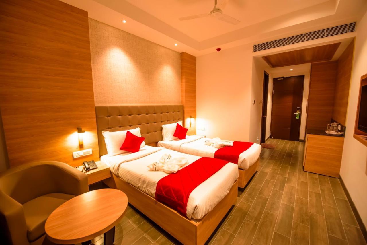 Hotel Annamalai Bahur Buitenkant foto