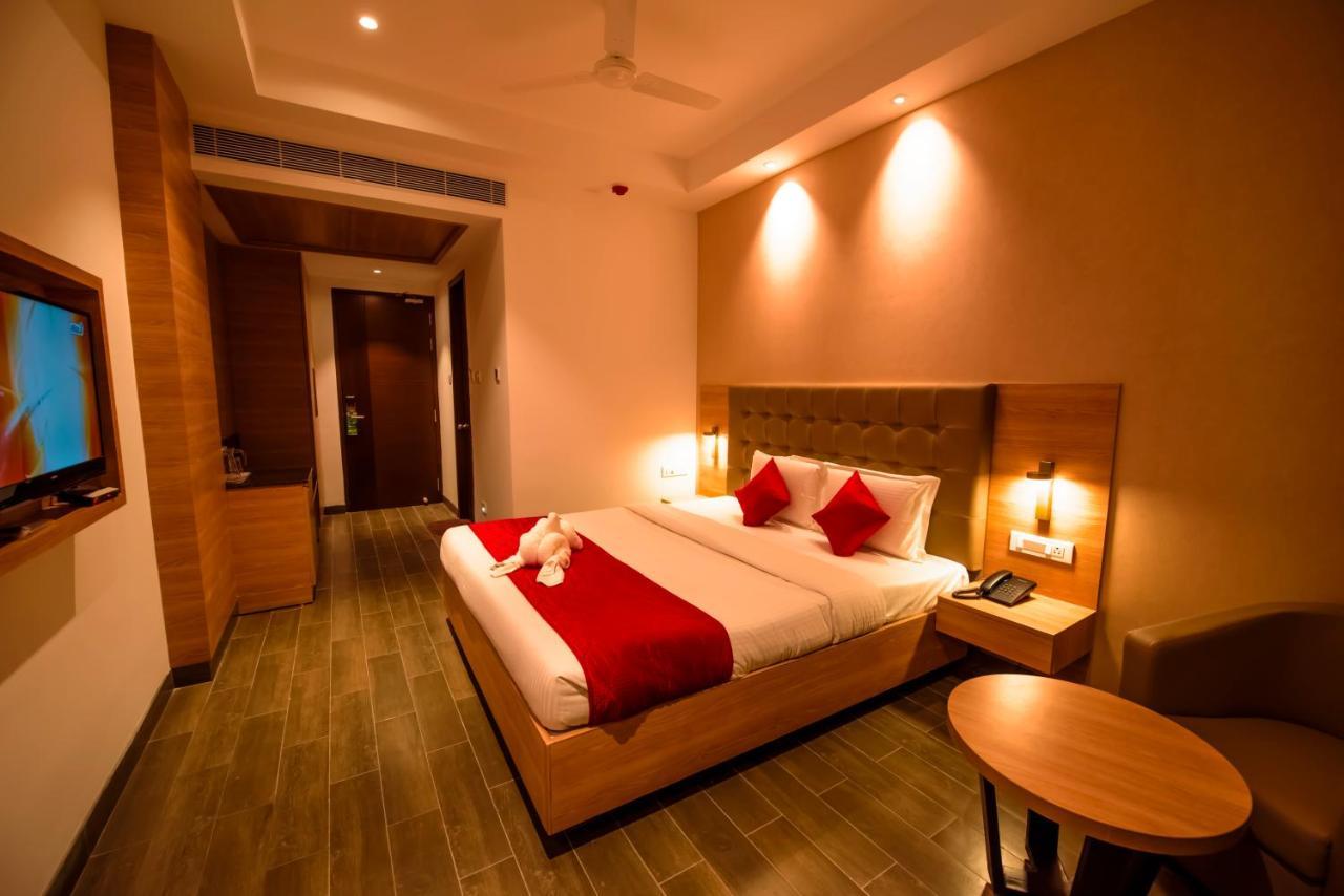 Hotel Annamalai Bahur Buitenkant foto