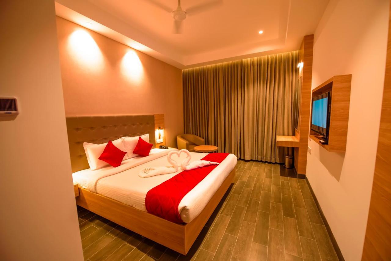 Hotel Annamalai Bahur Buitenkant foto