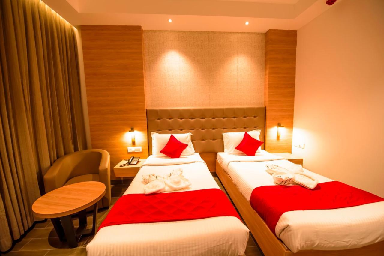 Hotel Annamalai Bahur Buitenkant foto